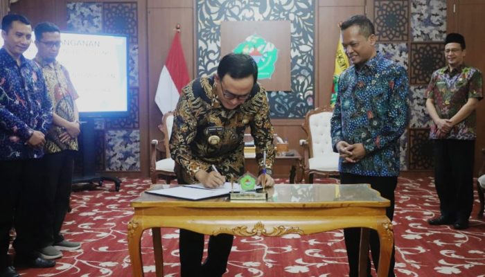 Pemkab Pamekasan Menandatangani Kemitraan Pendirian Fakultas Kedokteran UTM