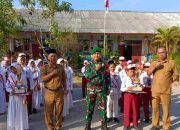 Babinsa Masuk Sekolah, Sertu Tomy Jadi Pembina Upacara di SDN Bettet 1