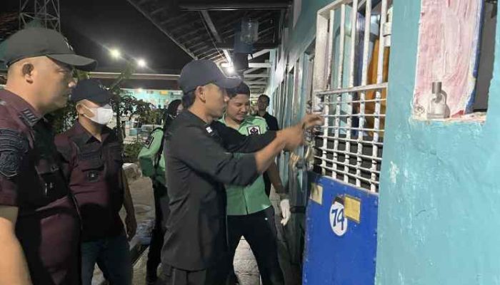 Sidak, Geledah Kamar Hunian WBP Hingga Tes Urine Para Petugas Lapas Kelas IIA Pamekasan