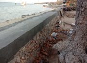 Pembangunan Proyek Tangkis Laut Desa Saur Saebus Dikeluhkan Warga