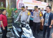 Gelar Konferensi Pers Akhir Tahun 2023,Kapolres Pamekasan Kembalikan barang Bukti Motor Kepada Pemiliknya