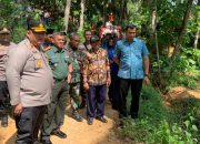 Bersama Tim Polres Pamekasan Berhasil Padamkan Api Yang Berasal Dari Galian Sumur Bor