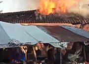 Pasar Waru Kebakaran, Penjab Pasar Dibantu Warga Padamkan Api Gunakan Alat Seadanya