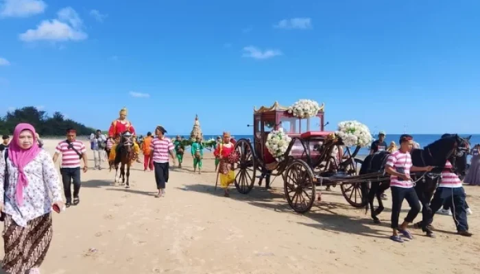 Lebaran Ketupat Budaya Lokal, Wabup; perlu di lestarikan sebagai kekuatan pembangunan Pemkab Sumenep