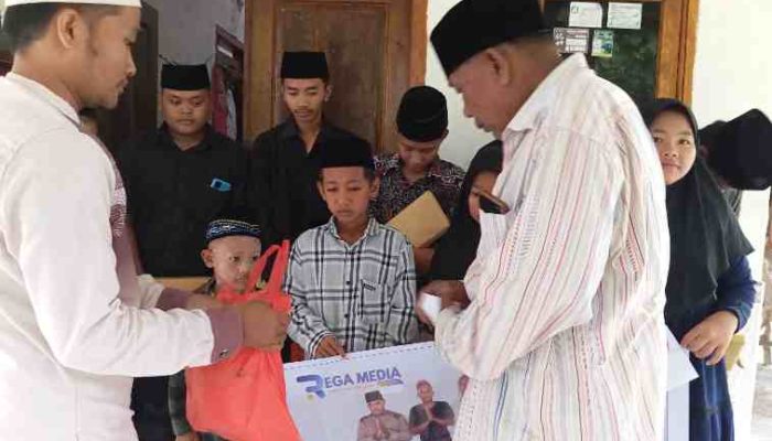 Jelang Lebaran, Ponpes Al Qaidah Bagi Takjil dan Buka Bersama