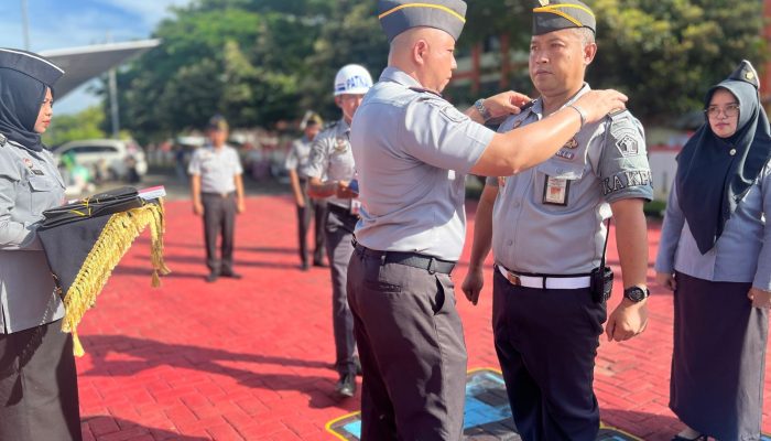 10 Pegawai Lapas Narkotika Kelas IIA Pamekasan Dapat Kenaikan Pangkat