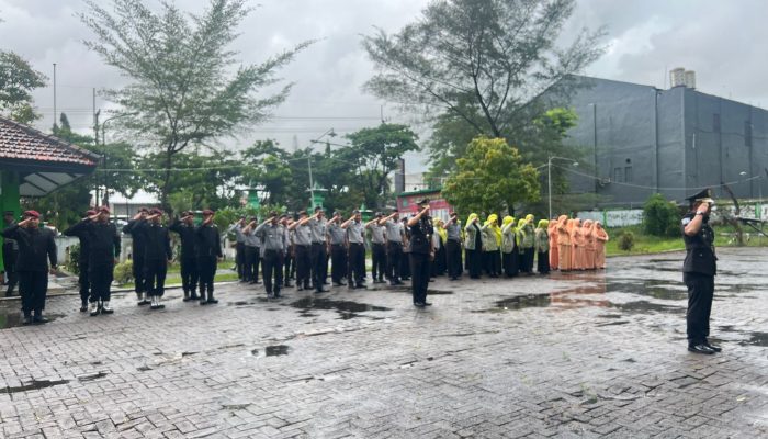 Jelang Puncak HBP ke-60 Lapas Narkotika Kelas IIA Pamekasan Gelar Upacara Tabur Bunga di Taman Makam Pahlawan