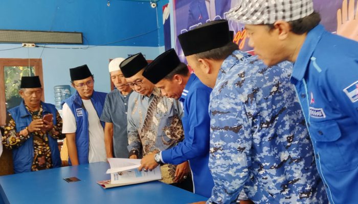 Siap Maju Di Pilkada 2024,  KH.Kholillurrahman Serahkan Formulir Penjaringan Cabup