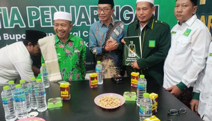 Didukung Sejumlah Kalangan, KH. Kholilurrahman Datangi Kantor DPC PKB Ambil Formulir Cabup Pamekasan 2024