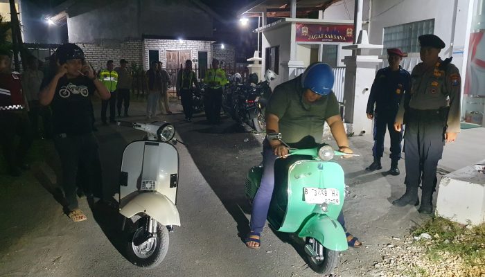 Kapolres Pamekasan Patroli Naik Vespa, Cek Kesiapan Anggota Pengamanan Obyek Vital Pemilu