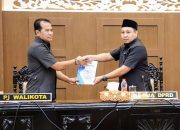 Pembahasan Raperda APBD 2023, Pj. Wali Kota Probolinggo Serahkan Jawaban Terhadap Pemandangan Umum Fraksi