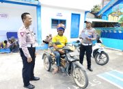 Dalam Rangka HUT Bhayangkara ke-78, Satlantas Polres Sampang Berikan Pelayanan Khusus Penyandang Disabilitas