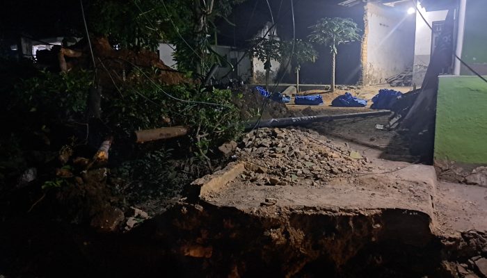 Imbas Pekerjaan Mega Proyek Layanan Internat Wilayah Ganding Jadi Lumpuh