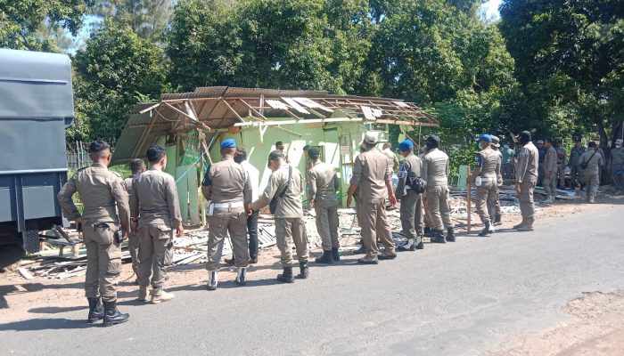 Satpol PP Probolinggo Eksekusi Sejumlah Warung Yang Disinyalir Tempat Prostitusi