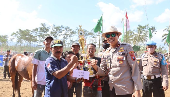 Polres Lumajang Gelar Lomba Pacuan Kuda Semarakkan HUT Bhayangkara ke-78