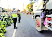 Polisi Ranuyoso Optimalkan Pengamanan dan Pengaturan Arus Lalin di Pasar Gedang