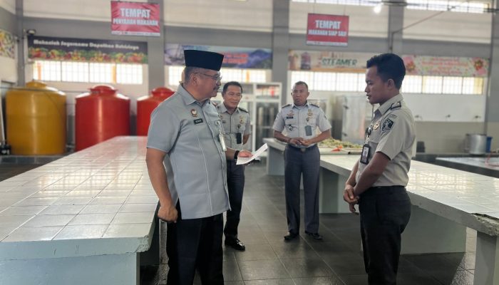 Staf Khusus Bidang Keamanan dan Intelijen Menkumham Kunjungi Lapas Narkotika Kelas IIA Pamekasan