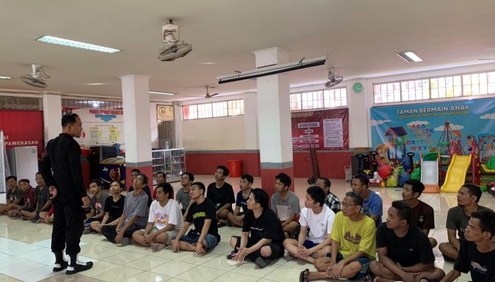 25 Narapidana Dari Rutan Kelas I Surabaya Dikirim Ke Lapas Narkotika Kelas IIA Pamekasan