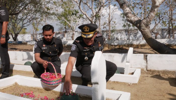 Puncak Peringati Hari Pengayoman Ke-79 Lapas Narkotika Kelas IIA Pamekasan Gelar Upacara Tabur Bunga