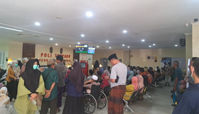 Parah, Diduga Sistem Jaringan Internal Eror Ratusan Pasien Rawat Jalan Terbengkalai di Loket Pendaftaran