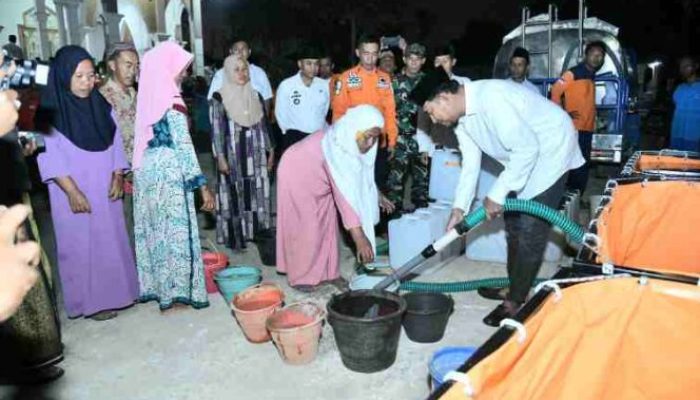 Turun Langsung Ke Lokasi,  Bupati Achmad Fauzi Wongsojudo Tangani Wilayah Krisis Air Bersih