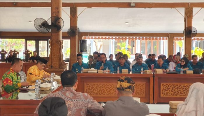 Pj. Bupati Ugas Terima Audiensi DPC PAPDESI Kabupaten Probolinggo
