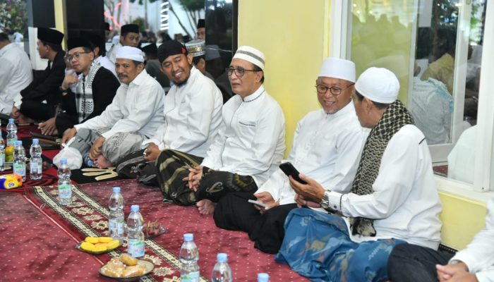 Dua Mantan Bupati Sumenep Hadiri Peringatan Maulid Nabi Muhammad SAW di Masjid Al-Alim