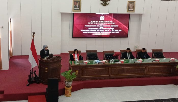 Rapat Paripurna, Umumkan Sekaligus Pengambilan Sumpah Pimpinan Definitif DPRD Kabupaten Lumajang Masa Jabatan 2024-2029