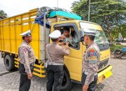 Satlantas Polres Lumajang Sosialisasikan Tertib Lalu Lintas Terhadap Sopir Angkutan Barang