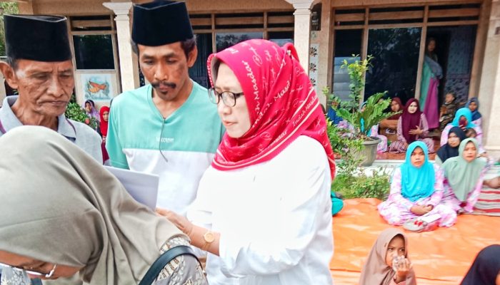 Komitmen Bunda Indah Prioritaskan Akses Jalan Yang Rusak Jika Terpilih Jadi Bupati Lumajang