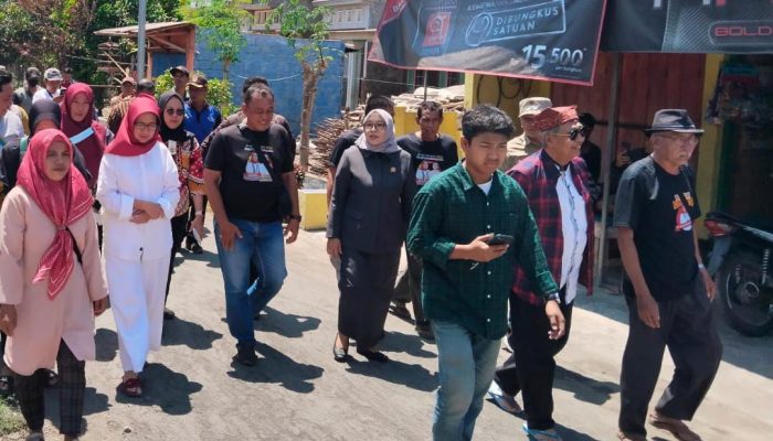 Uluran Tangan Bunda Indah, Disambut Baik Korban Puting Beliung di Selok Awar-Awar Pasirian