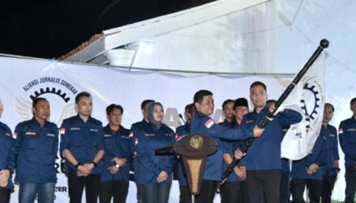 8 Tokoh Terima Penghargaan di Tengah Pengukuhan dan Pelantikan AJS Periode 2024-2027