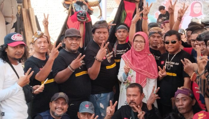Dukungan Paslon Nomor Urut II Terus Bergulir , Kini Paguyuban Seni Budaya Lumajang Deklarasi Dukung Bunda Indah – Mas Yudha