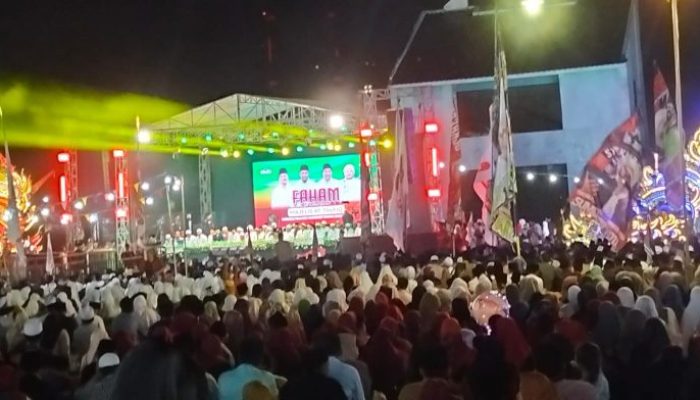 FAHAM Bersholawat, Ribuan Warga Terus Berdatangan Penuhi Gor A. Yani Sumenep