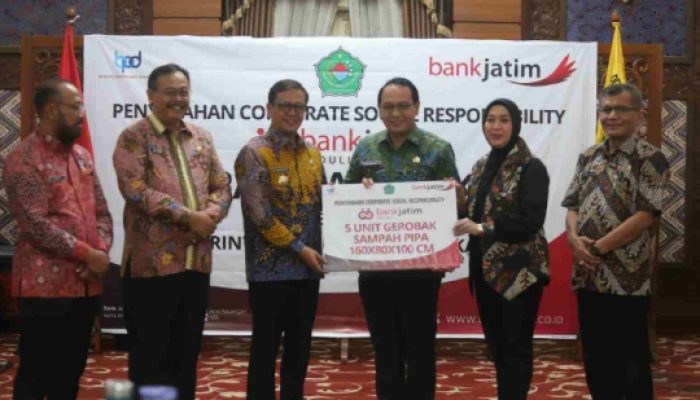 Pj. Bupati Pamekasan Salurkan Bantuan CSR Wujudkan Kesejahteraan Pelaku UMKM