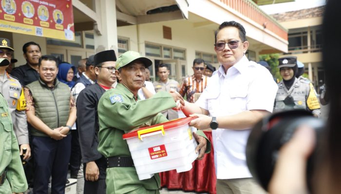 KPU RI Kunjungi Sejumlah TPS di Pamekasan Pantau Kesiapan Pelaksanaan Pilkada Besok