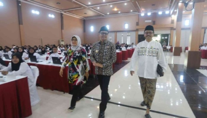 Pj. Bupati Pamekasan di Dampingi Kepala BKPSDM Pantau Pelaksanaan Tes CPNS 2024