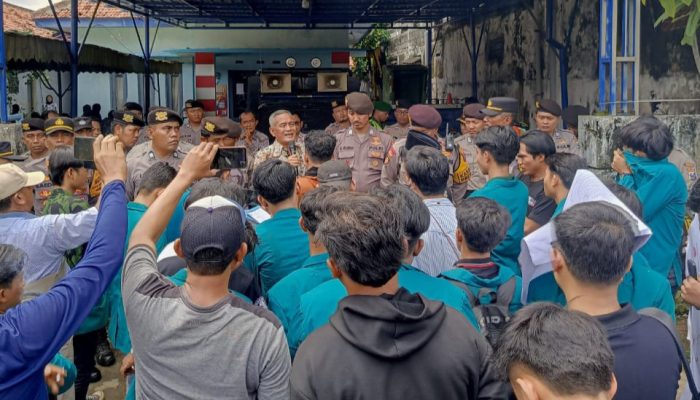 BEM UIM Pamekasan Desak dan Tuntut Dishub Segera Tindak Tegas Dum Truck Galian C