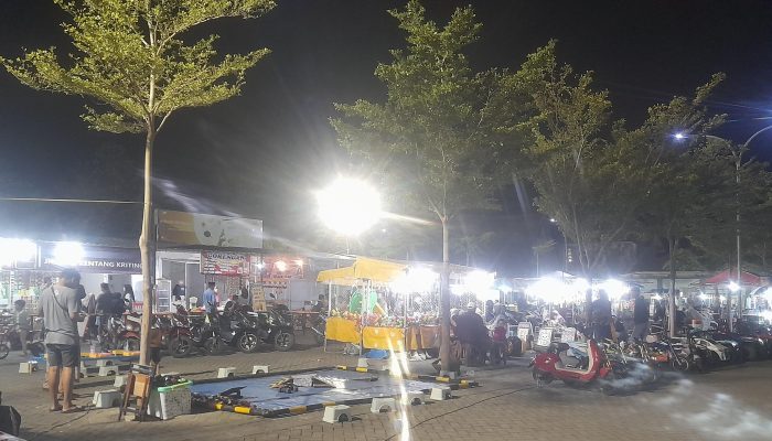 Meski Pindah Lokasi Dari Arek Lancor ke kawasan Food Colony Para PKL Tetap Semangat