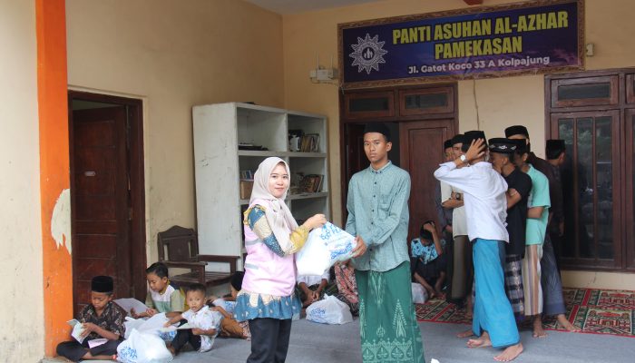 Ramadhan penuh berkah,PIKK dan Srikandi PLN UP3 bagi-bagi paket sembako kepada sejumlah panti asuhan