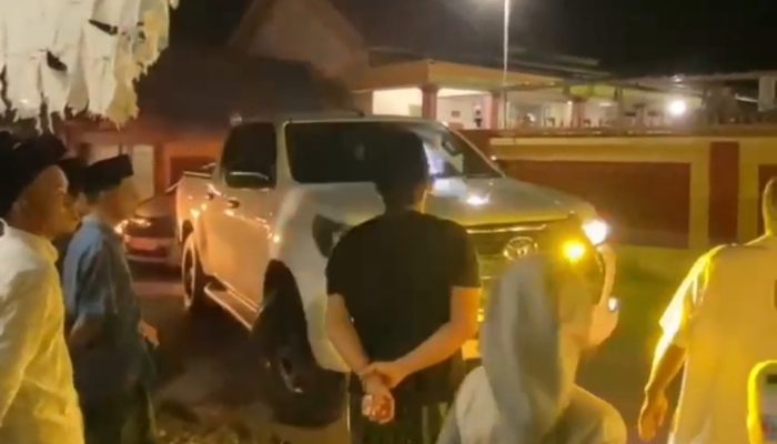 Kecamatan Proppo Rawan Narkoba, Diduga Seorang Bandar Ditangkap di Rumahnya Dengan Pengawalan Ketat Pihak Kepolisian