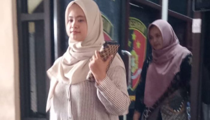Istri Mantan Bupati Lumajang Penuhi Panggilan Polisi Terkait Dugaan Korupsi Dana Hibah