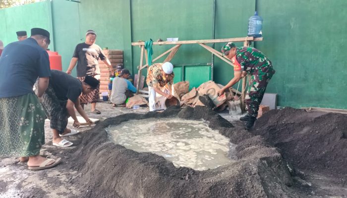 Gotong Royong Babinsa dan Santri, Masjid Ponpes Hidayatul Afkar Mulai Dibangun