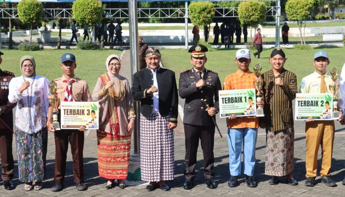 Kapolres Lumajang Hadiri Upacara Hardiknas, Dukung Peningkatan Mutu Pendidikan