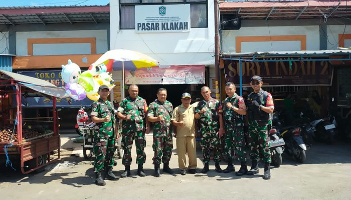 Dukung Aktivitas Ekonomi Warga, TNI Patroli Wilayah di Pasar Klakah