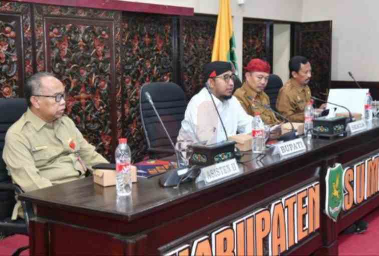 FOTO: Bupati Sumenep, Achmad Fauzi Wongsojudo, saat membuka acara Sosialisasi Program Nasional Koperasi Merah Putih di Graha Arya Wiraraja