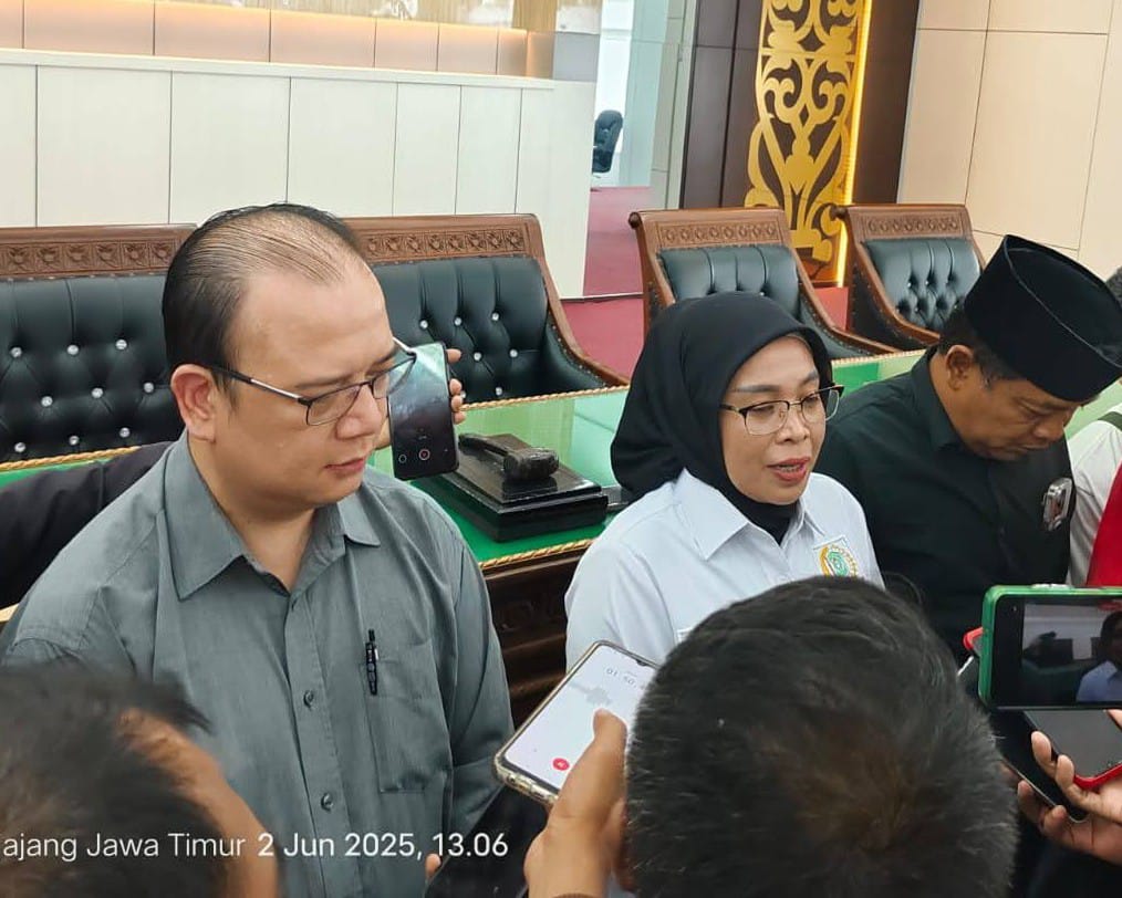 FOTO: Mayo Mallah, Dirut PT Kalijeruk Saat Memenuhi Panggilan DPRD Lumajang