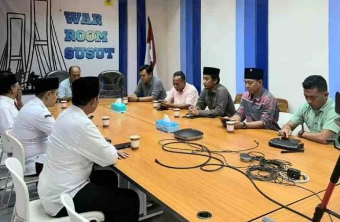 FOTO: Sejumlah Anggota DPRD Sumenep Asal Pulau Bersinergi Kunjungi Kantor PLN untuk Bahas Listrik di Wilayahnya