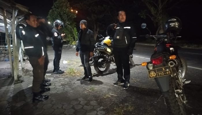 FOTO: Tim Penumpas Kejahatan Polres Lumajang Tengah Melakukan Patroli Malam (Patroli Blue Light)