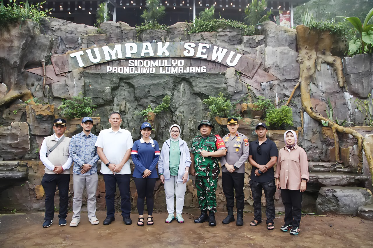 Foto: Wamenparekraf Republik Indonesia Tinjau Tumpak Sewu Didampingi Dandim dan Forkopimda